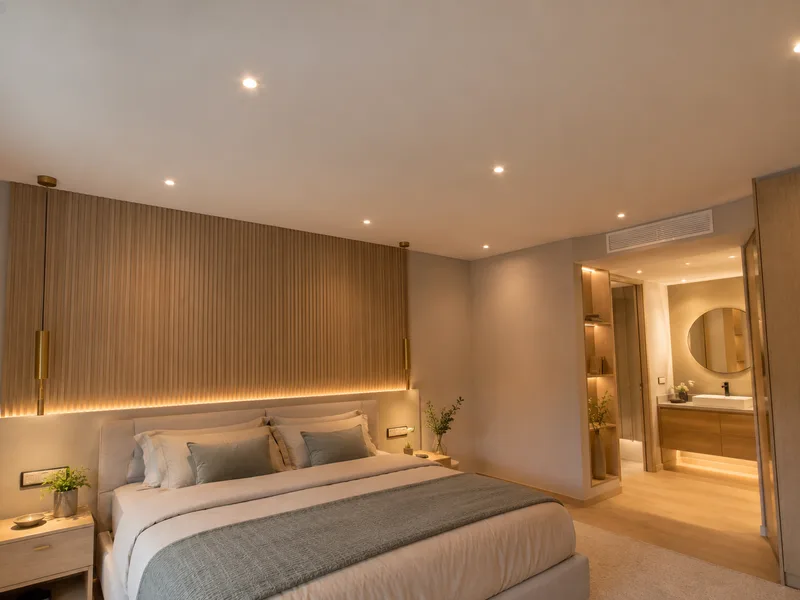 Suite parentale, faux plafond avec spots LED à Lons (64) - Isorenov