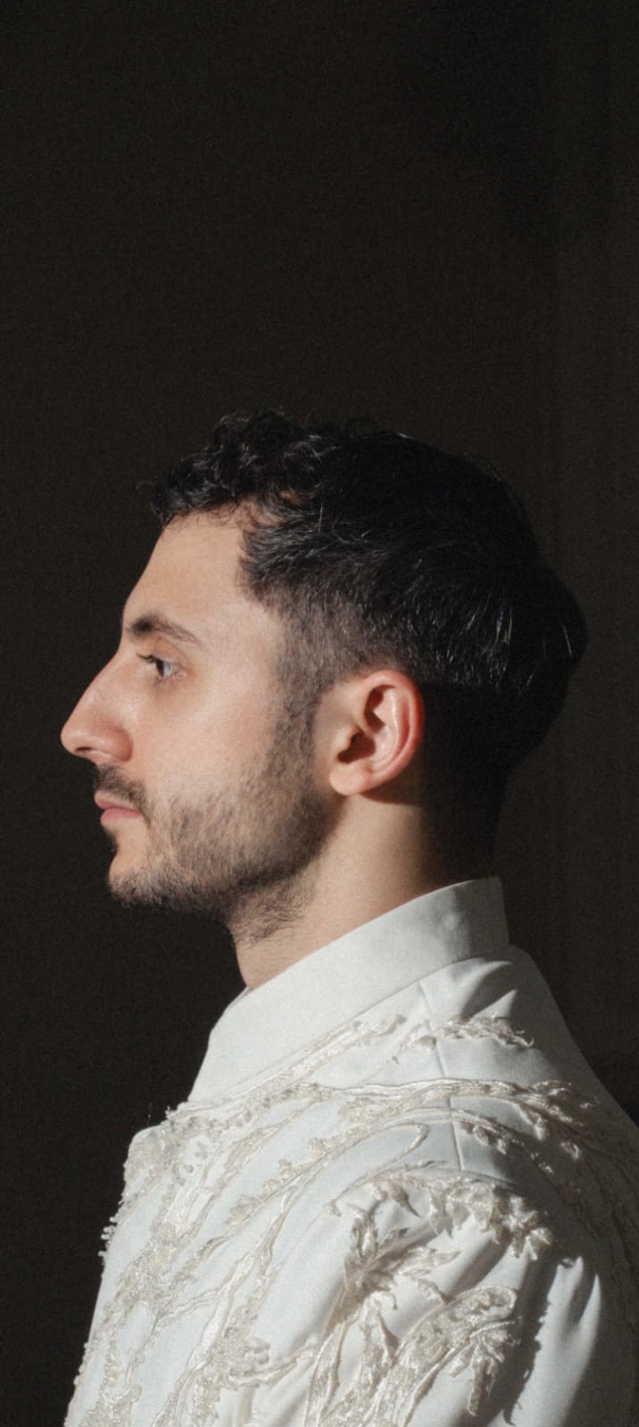 Portrait d'Ilan Lemos de Abreu, rédacteur spécialisé BTP & Sports